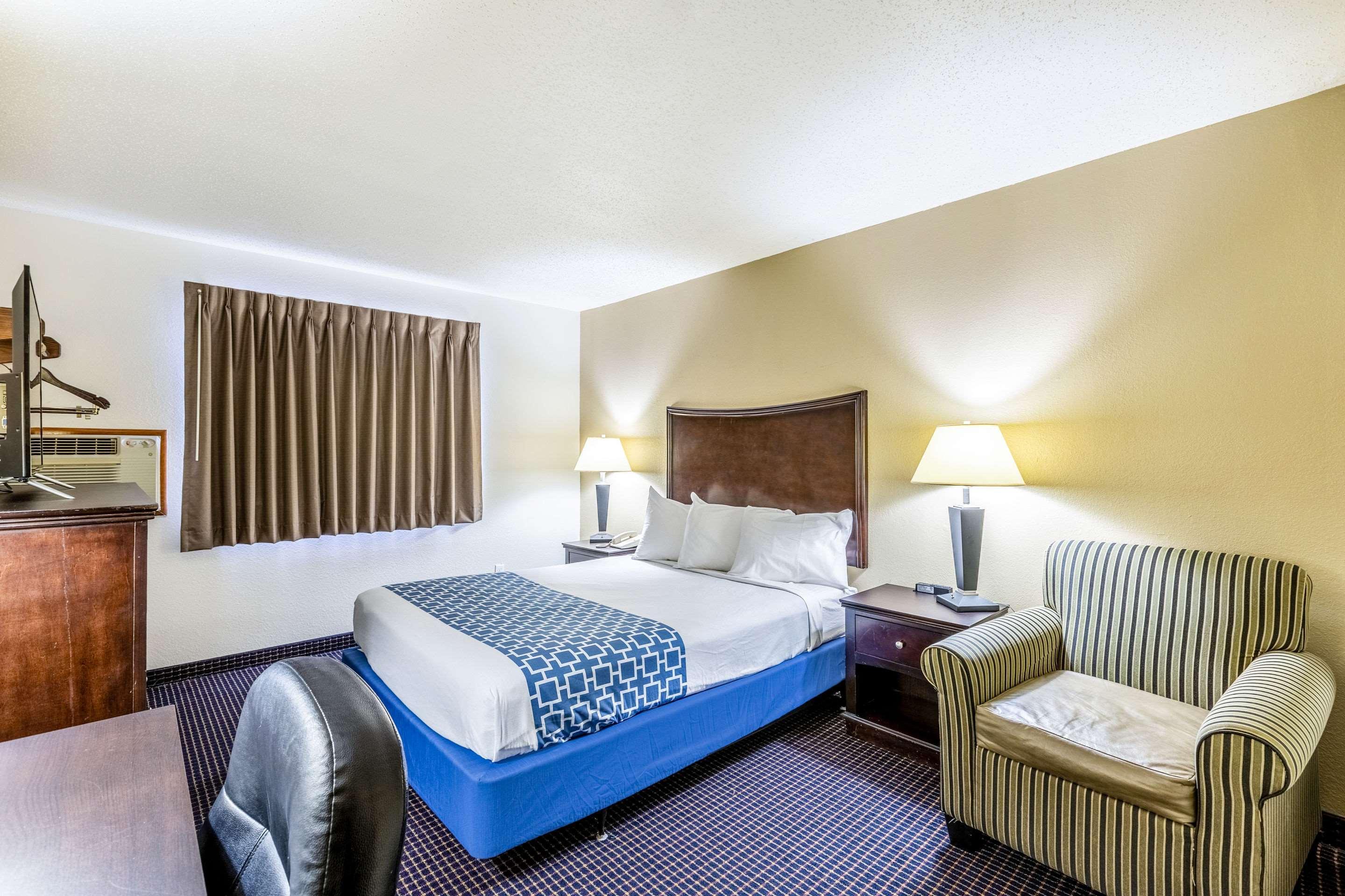 Econo Lodge Inn & Suites Auburn Екстер'єр фото