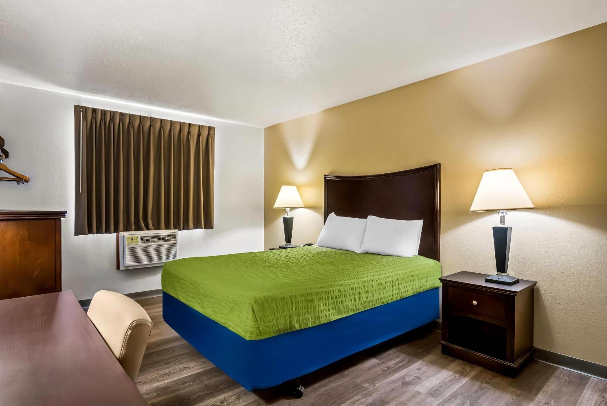 Econo Lodge Inn & Suites Auburn Екстер'єр фото