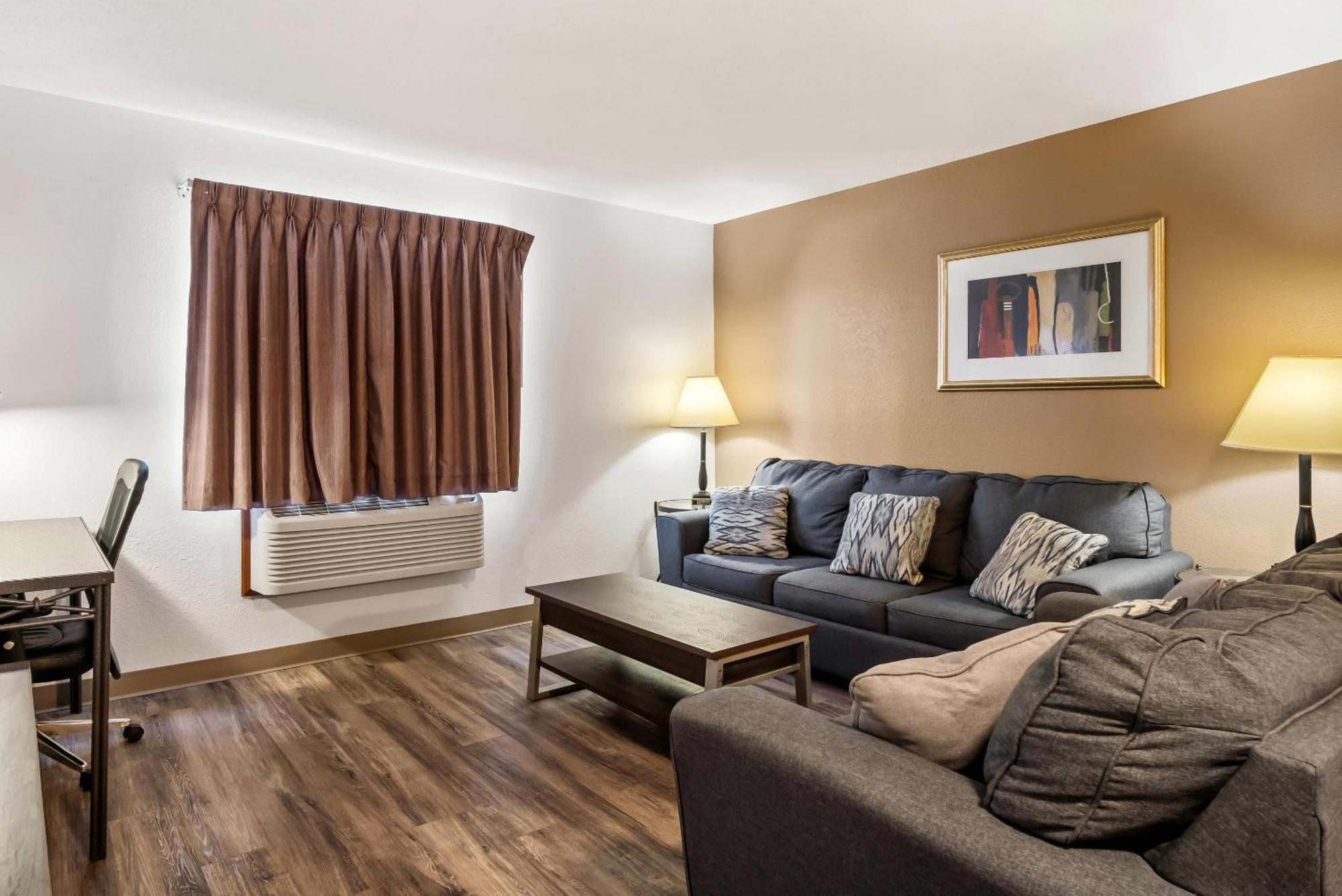 Econo Lodge Inn & Suites Auburn Екстер'єр фото